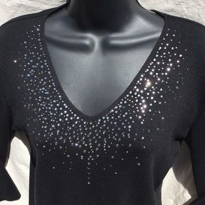 Joseph A. V-neck with 3/4 sleeve.